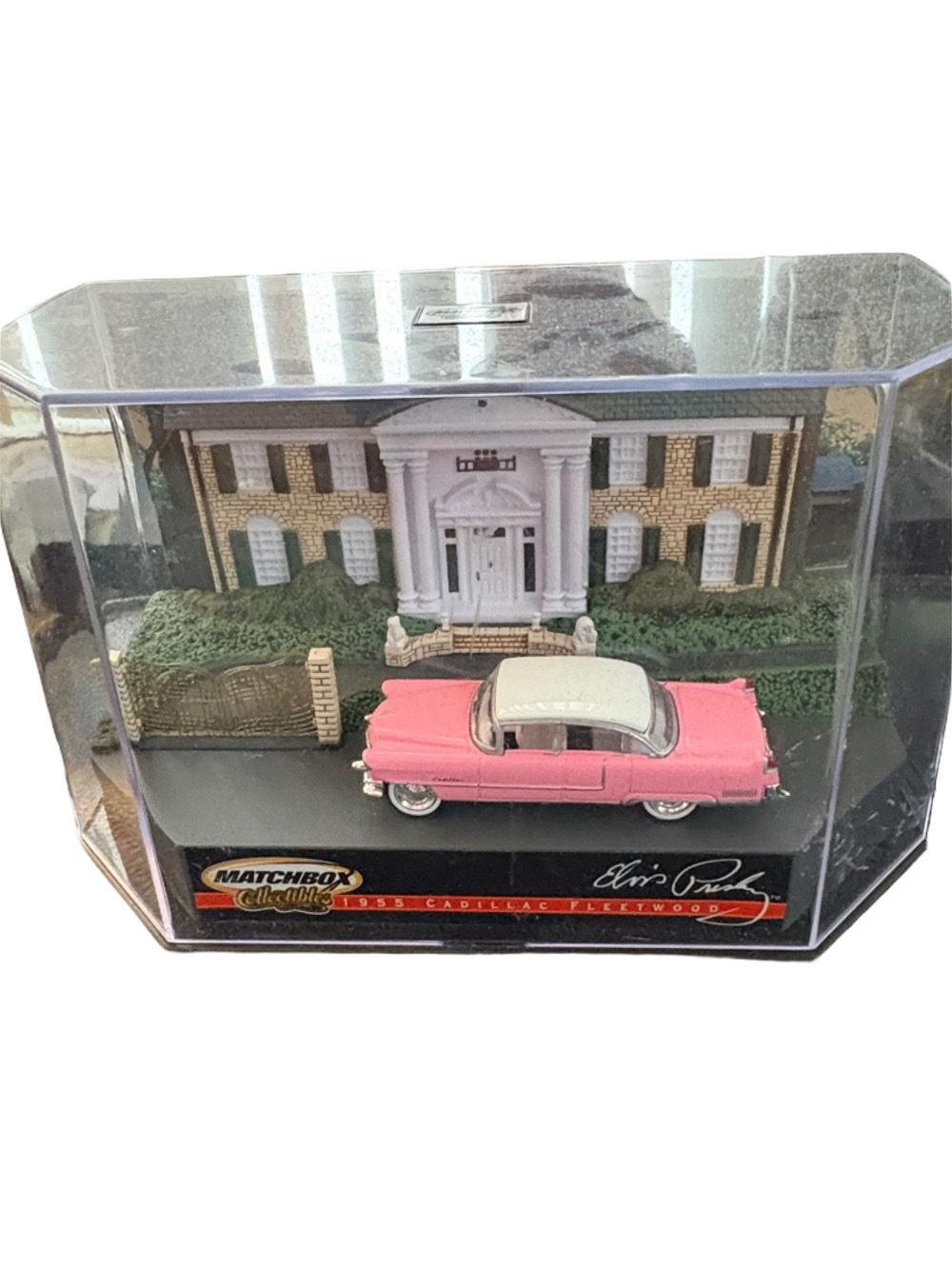 Matchbox  1955 Cadillac Fleetwood Elvis Presley’s Graceland Collection